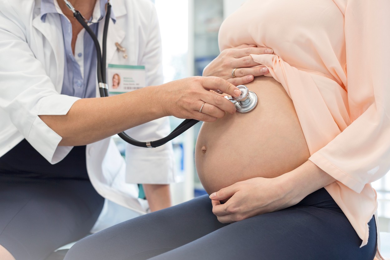 Femeile însărcinate și cele care alăptează se pot vaccina? Ce spun specialiștii