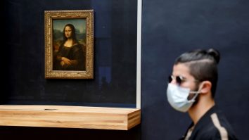 Licitație inedită la Luvru. Cel care oferă cea mai mare sumă va putea privi îndeaproape capodopera Mona Lisa