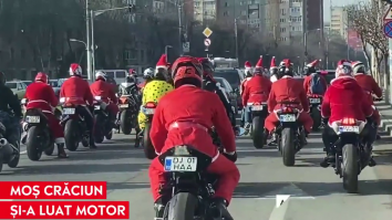 Moș Crăciun pe motor