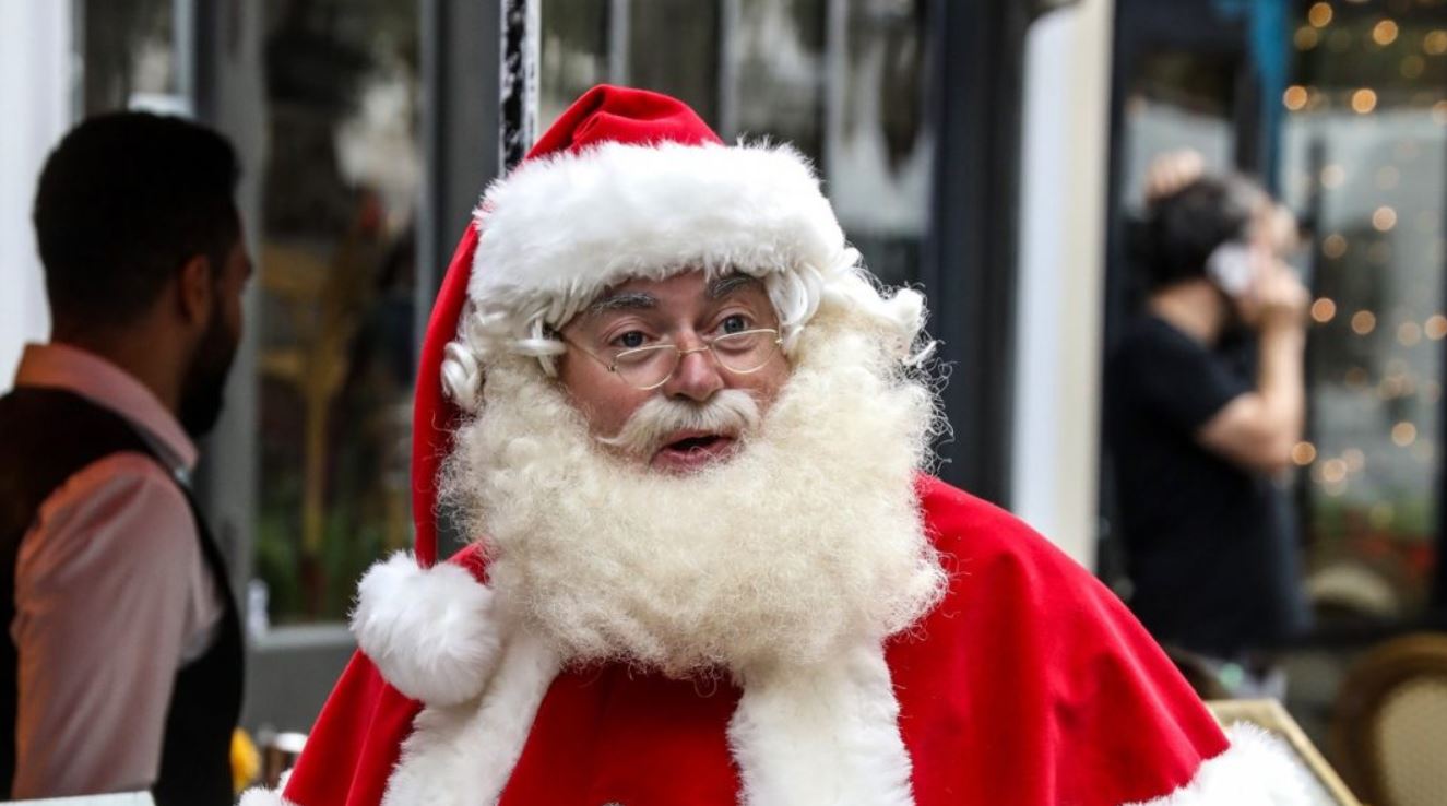 Țara care a decis că Moș Crăciun este „lucrător esențial” și nu e afectat de restricțiile de călătorie