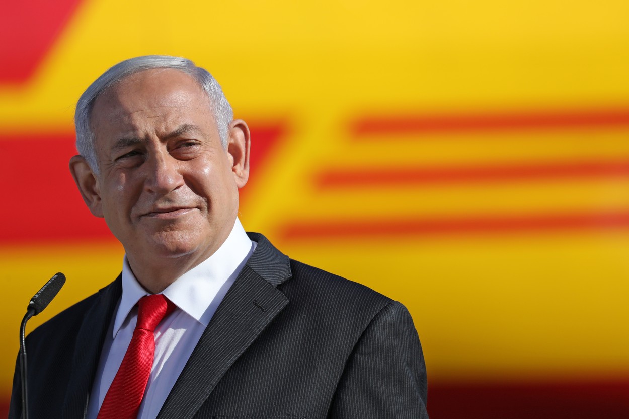 Cu o mână pe seringă și cu cealaltă pe armă, Netanyahu nu pierde Iranul din ochi