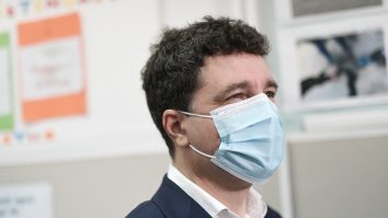 Nicușor Dan anunță că votează cu PNL. Reacții din USR: „Nicușor, clipește de două ori dacă te lasă Ludovic cu pușculița goală”
