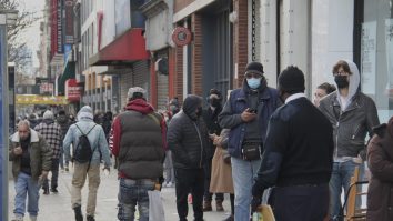 Peste 330 de milioane de americani vor fi vaccinați gratis. Fiecare stat stabileşte pe cine vrea să vaccineze prima oară