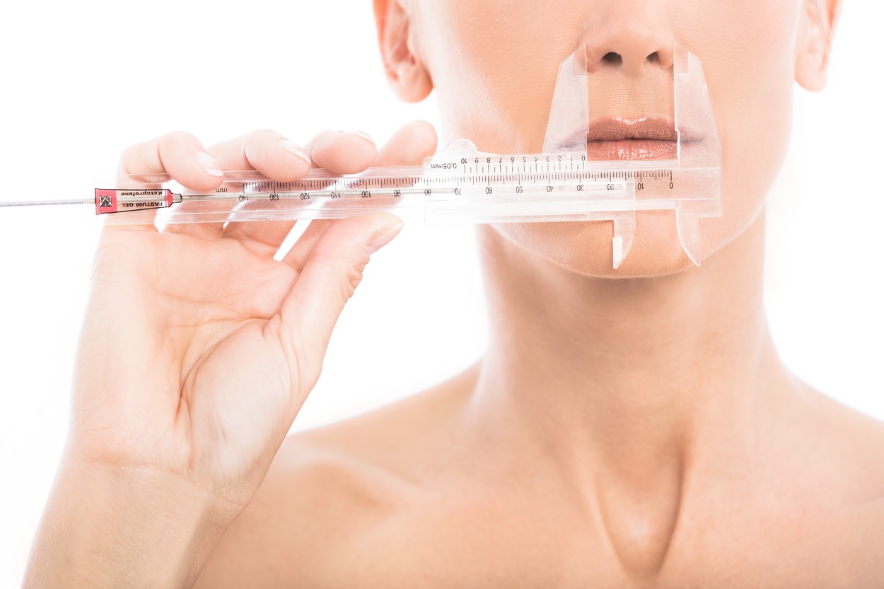 Record de operații estetice în 2020. Un medic explică cum stabilește necesitatea unei intervenții estetice