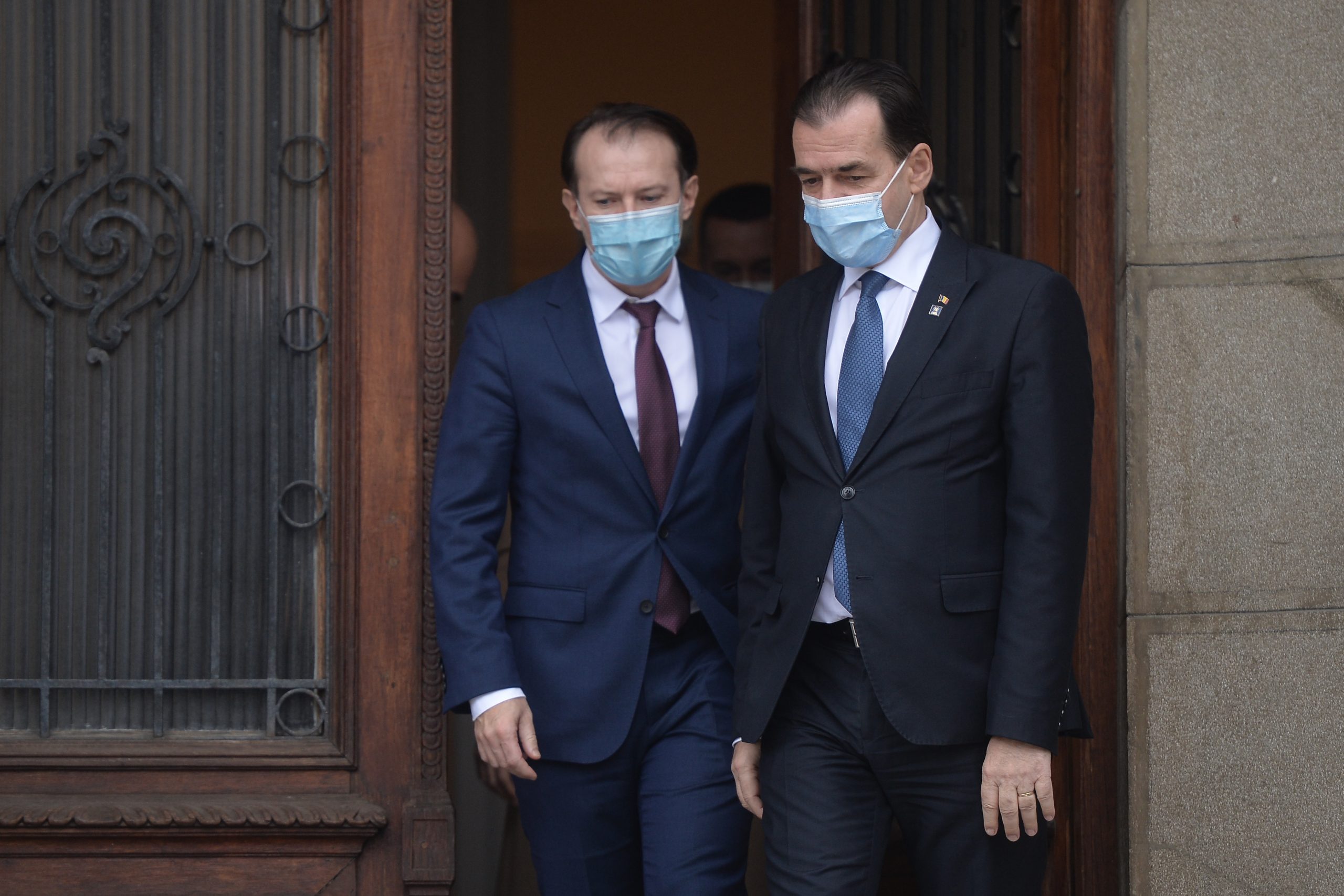 Guvernul PNL a adăugat 4.000 de bugetari în decembrie. Numărul angajaților în sectorul public a crescut considerabil