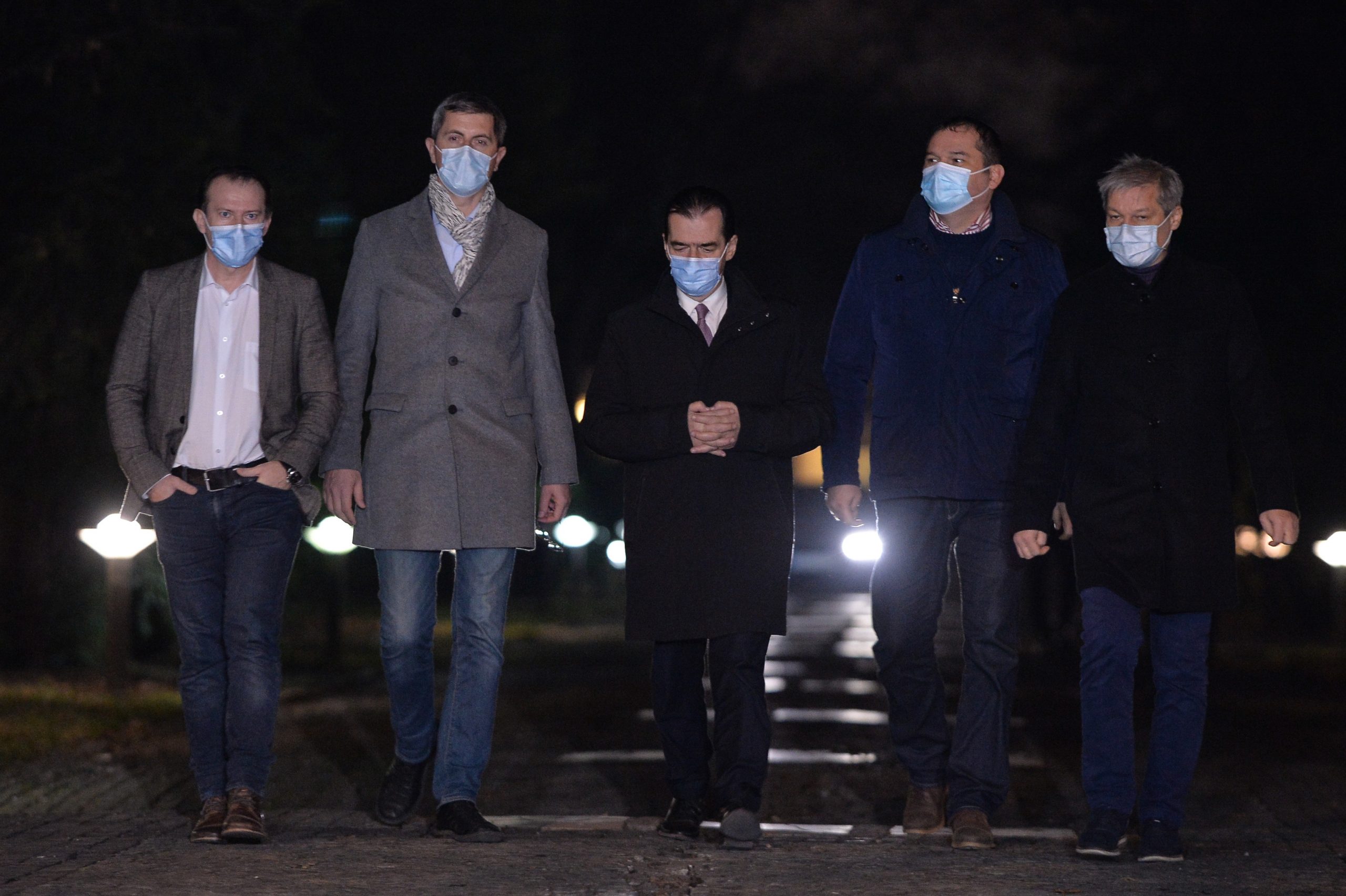 PNL, USR PLUS și UDMR au semnat acordul de guvernare pentru următorii patru ani: „Vom fi transparenţi”. Ce prevede documentul