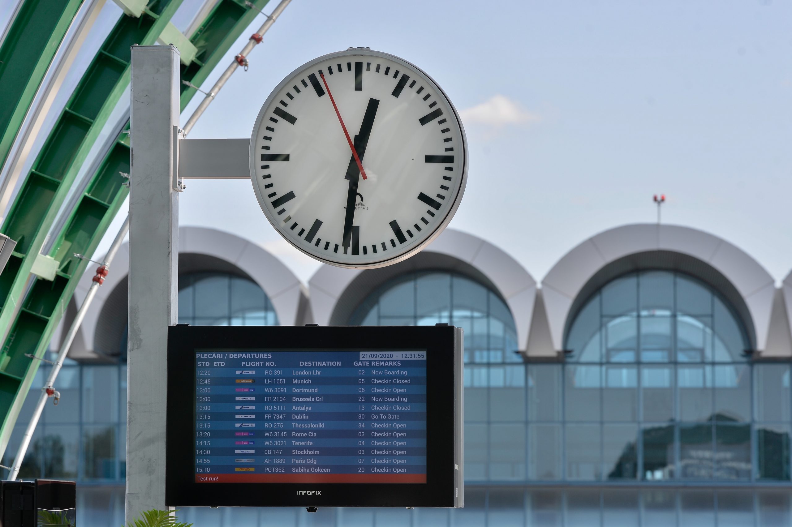 Avertizare pentru români. Ţara în care poţi să călătoreşti doar cu un test Covid negativ