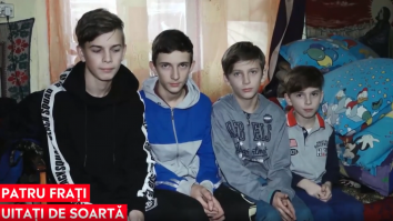 Povestea fraților care merg o oră prin noroi, apoi cu trenul ca să ajungă la școală. Visul lor de Crăciun