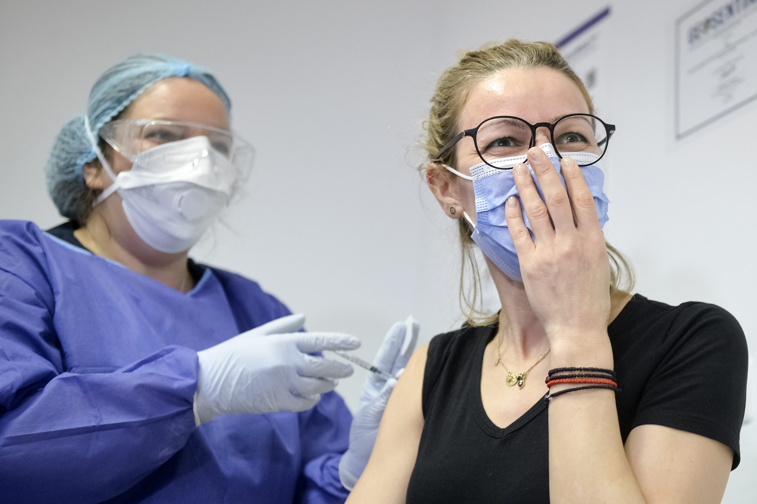 Cum se desfășoară vaccinarea în Europa: Cazurile s-au dublat în Grecia, iar în Franța întârzie livrarea serului