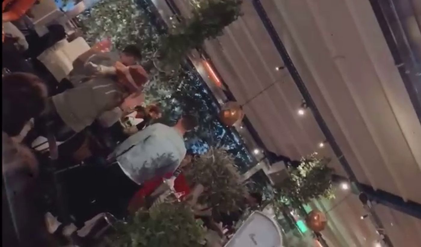 Petrecere într-un club din Herăstrău, în plină pandemie: Fără mască, fără distanțare socială