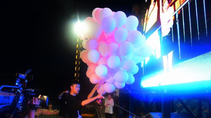 Viața de noapte din Wuhan revine la normal: petreceri cu mii de oameni în cluburi și pe străzi. Niciun caz de Covid-19 în oraș din luna mai