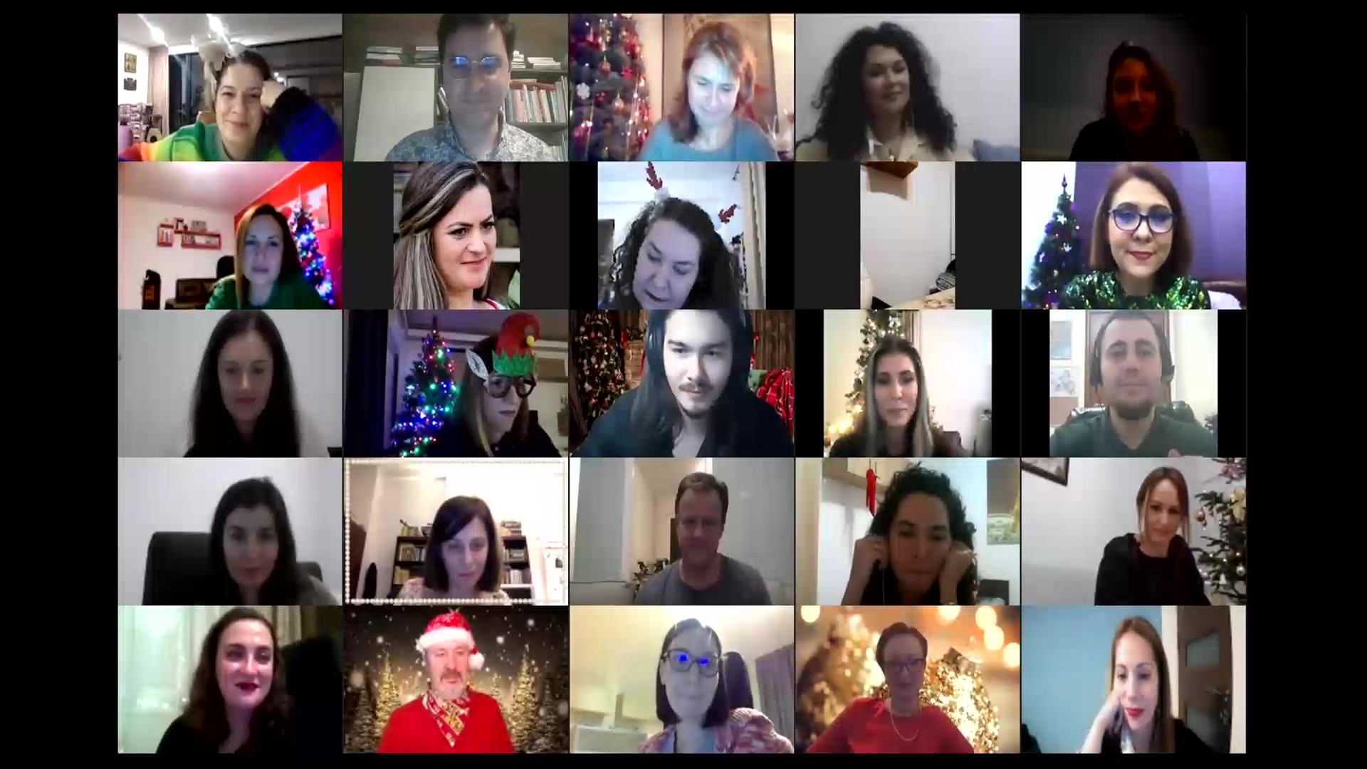 Petrecerea profesorilor, pe timp de pandemie. Cum s-au distrat dascălii unei școli private