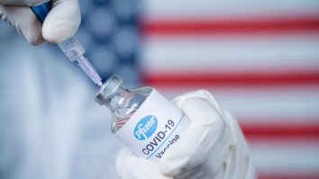 O asistentă vaccinată a avut o reacție severă, asemănătoare șocului anafilactic, care poate pune viața în pericol. Reacția Pfizer