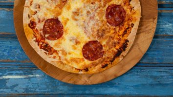 O pizza cu 254 sortimente de brânză a intrat în Cartea Recordurilor