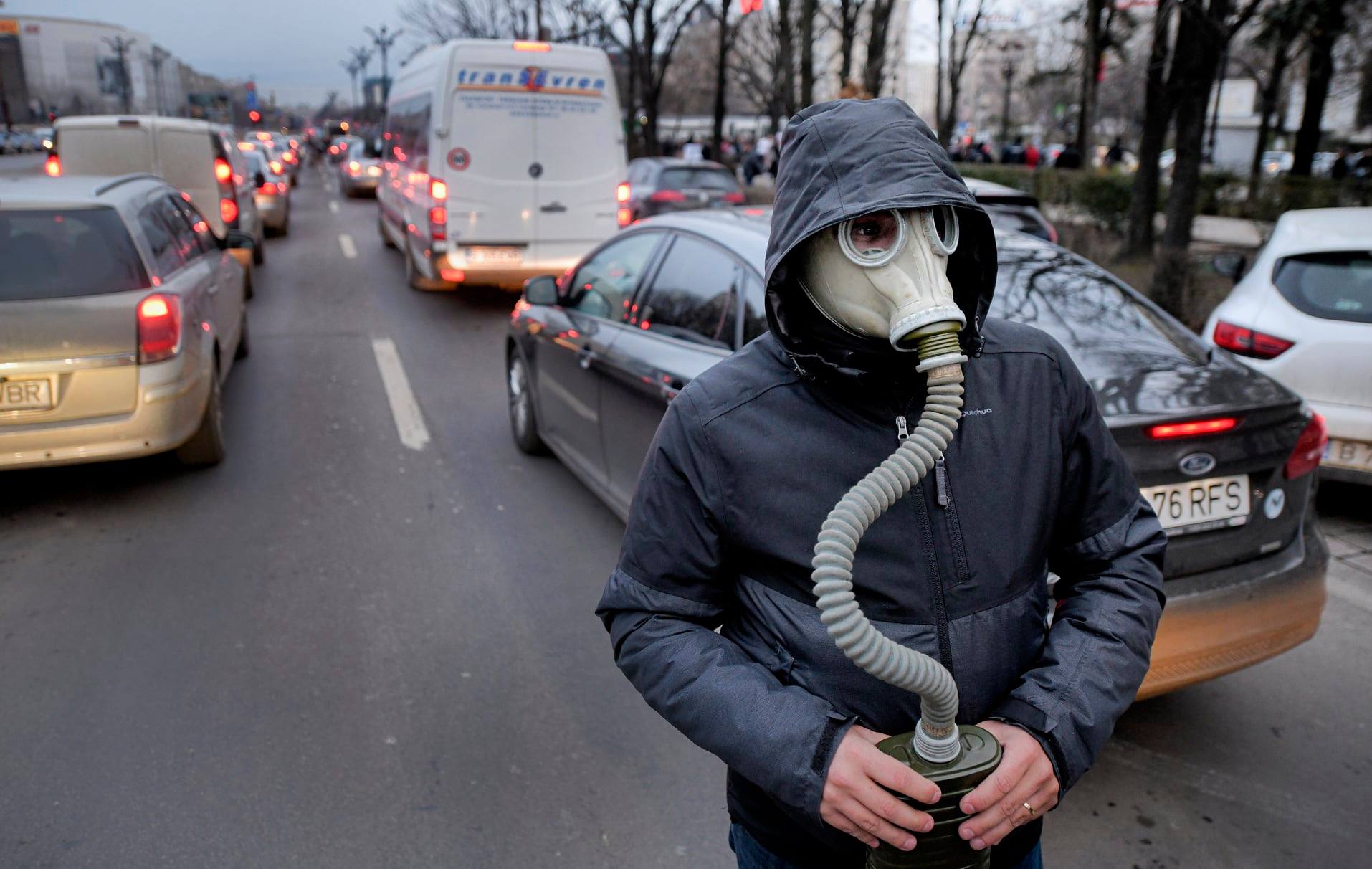 Raport. Poluarea este legată de 10% din cazurile de cancer din Europa