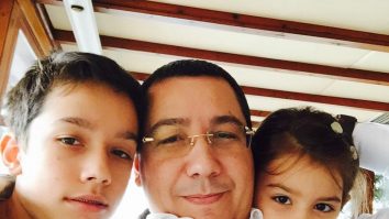 Victor Ponta a adoptat un copil. De ce a ales să păstreze totul secret