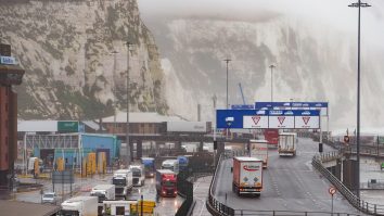 Britanicii sunt îngrijorați că rămân fără alimente după ce au fost izolați de teama noii tulpini de coronavirus