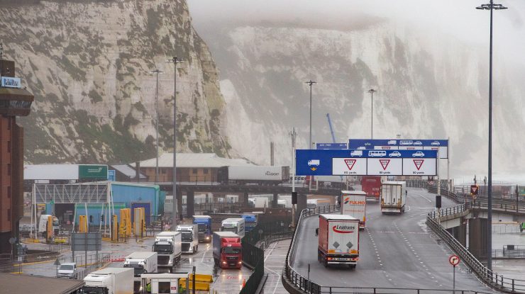 Britanicii sunt îngrijorați că rămân fără alimente după ce au fost izolați de teama noii tulpini de coronavirus