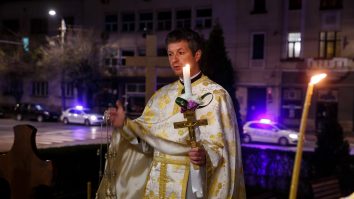 Reguli stricte pentru slujbele de Crăciun și Anul Nou. Preoții vor intra în casele oamenilor doar la cererea insistentă a enoriașilor