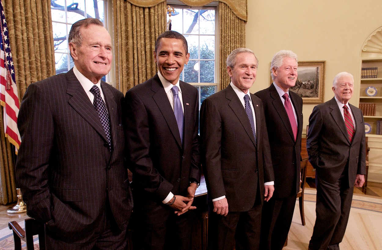 Obama, Bush și Clinton vor să fie vaccinați în direct la TV. Vor să întărească încrederea americanilor în vaccin