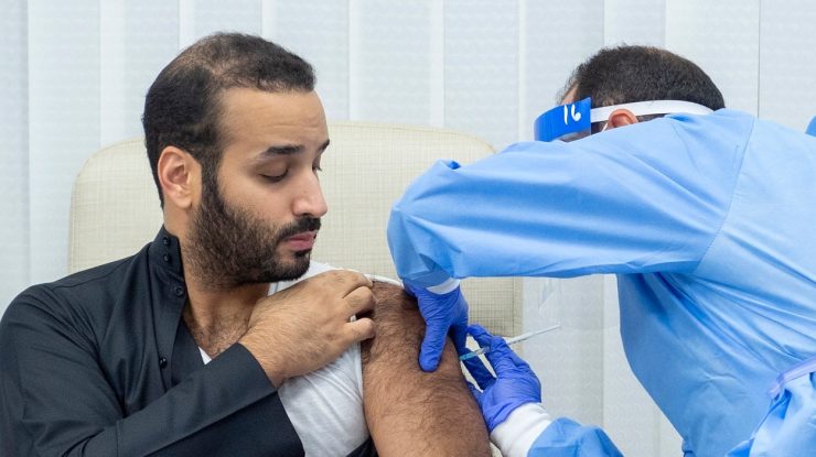 Prinţul moştenitor al Arabiei Saudite, primul din regat care a fost vaccinat anti-Covid-19. Momentul a fost filmat. VIDEO