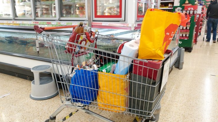 Un român a furat prezervative de peste 100 de lire sterline. Cum l-au pedepsit englezii