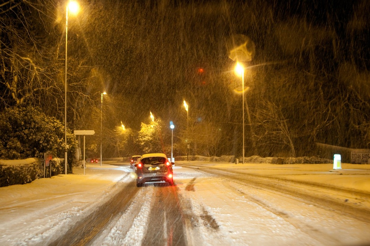 Alertă meteo: Cod galben de ninsori abundente şi viscol în 14 judeţe din ţară