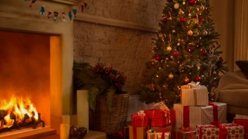 Preferințele pentru cadourile de Crăciun vor fi diferite în 2020: hainele și cardurile cadou au luat locul vacanțelor și experiențelor