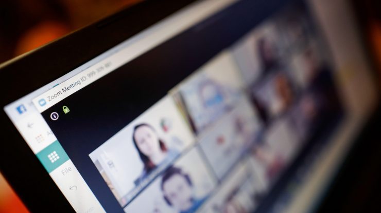 Un elev de 11 ani din SUA s-a sinucis în timpul orelor online