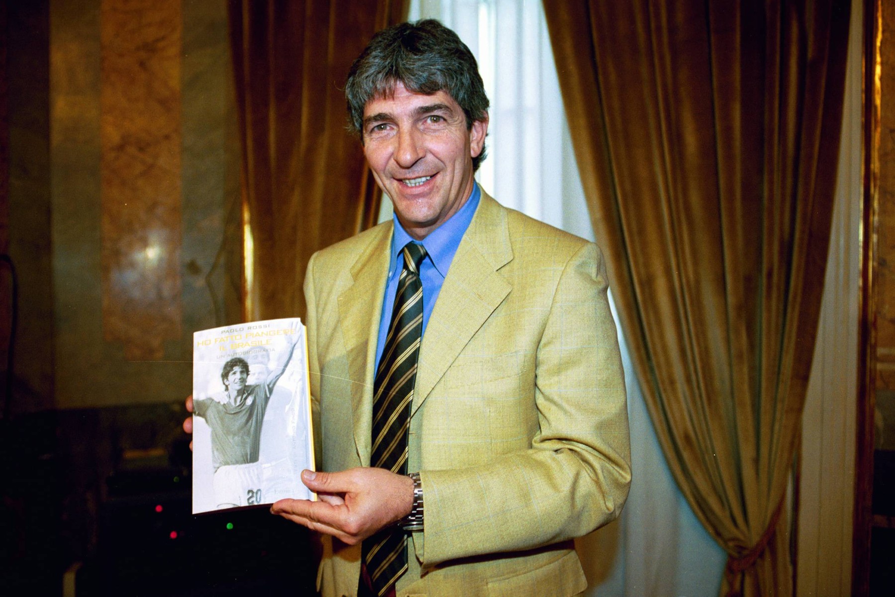 A murit fostul mare atacant italian Paolo Rossi