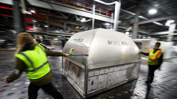 SUA a pus în carantină câteva mii de doze de vaccin produs de Pfizer, după ce o „anomalie” a răcit prea tare flacoanele