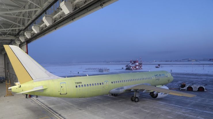Rusia lansează primul avion de pasageri post-sovietic, cu motoare produse intern