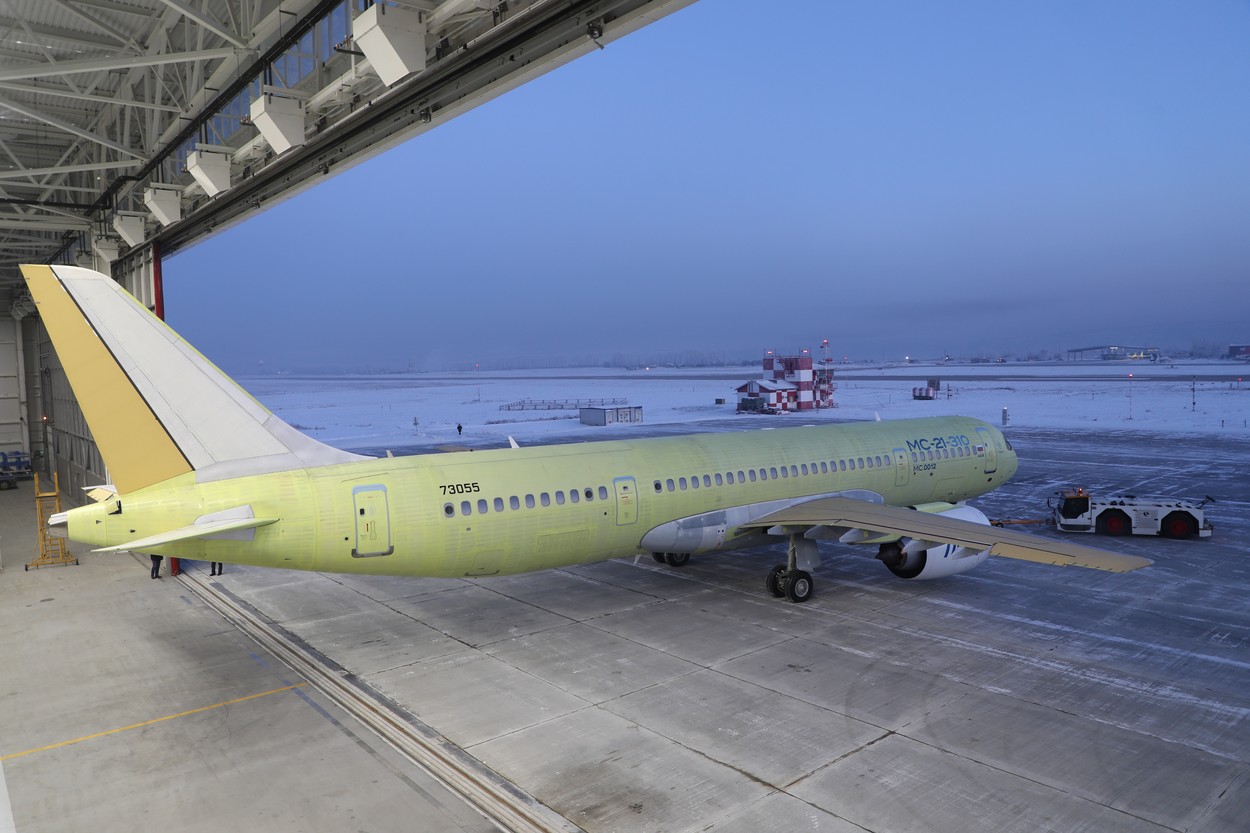 Rusia lansează primul avion de pasageri post-sovietic, cu motoare produse intern