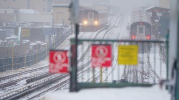 Iarna pe ulița din New Yok. Comitatul Broome a bătut recordul, cu un strat de zăpadă de 107 centimetri