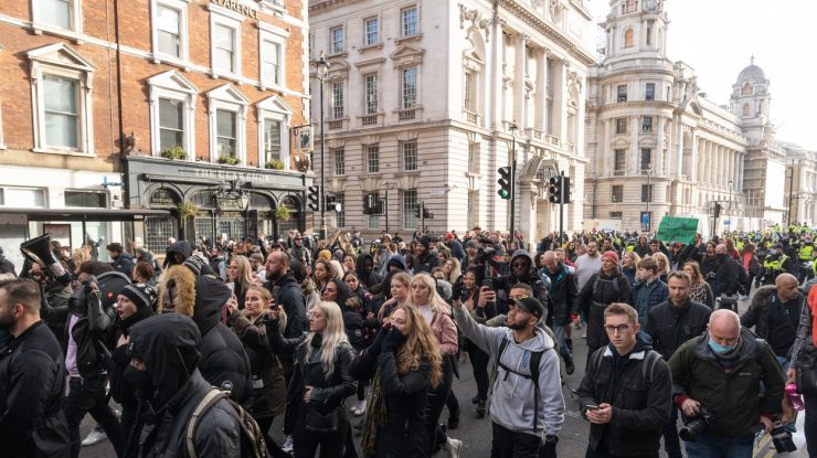 Proteste la nivel mondial faţă de vaccinarea obligatorie. Zeci de mii de oameni au ieșit în stradă în Europa, SUA şi Australia