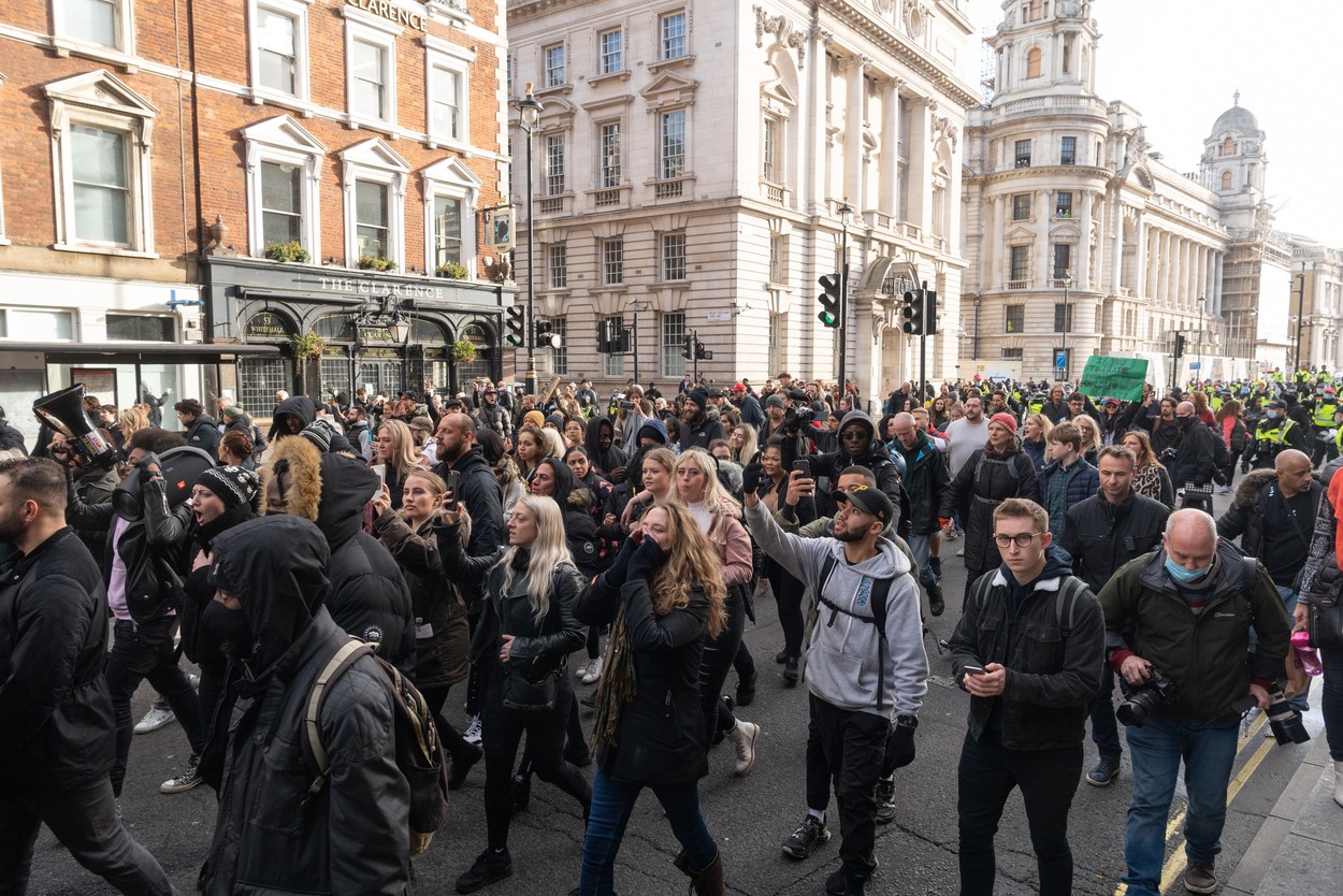 Proteste masive în Marea Britanie, după ce Boris Johnson a anunțat lockdown