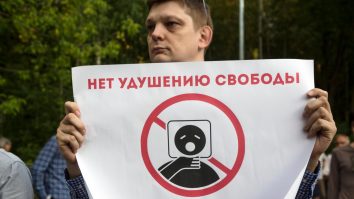 Parlamentarii ruși adoptă o lege pentru restricționarea site-urilor care „discriminează mass-media din Rusia”