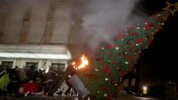 VIDEO. Un bărbat de 25 de ani a fost ucis de poliție în Albania. Oamenii protestează la Tirana