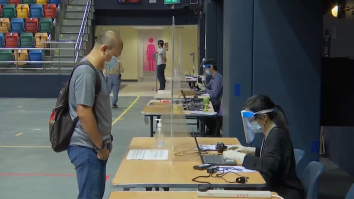 Vaccin anti-COVID fals, descoperit în China. Ce puneau de fapt în seringi