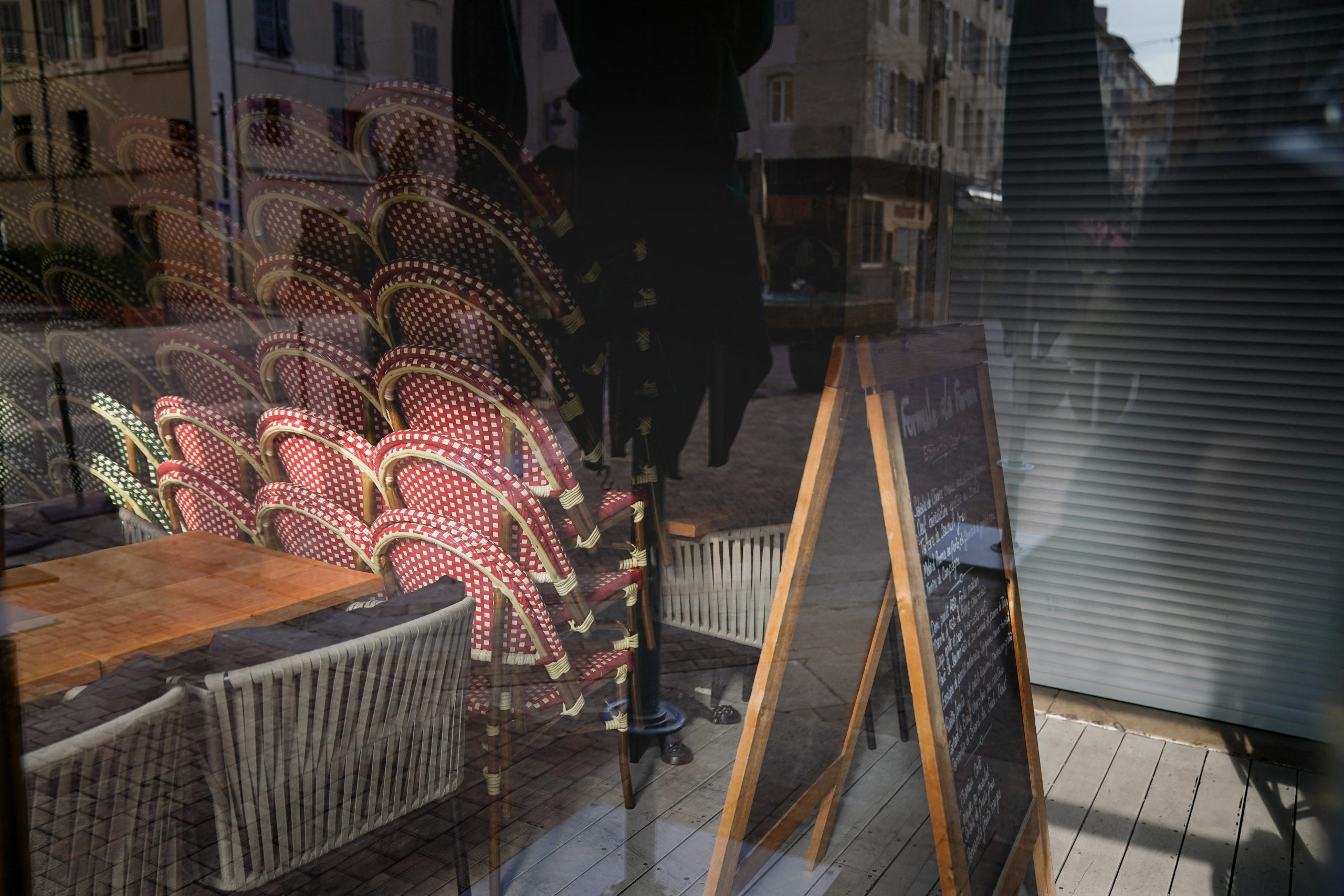 HORA a transmis un nou manifest prin care cere redeschiderea restaurantelor. Antreprenorii vin cu o serie de propuneri