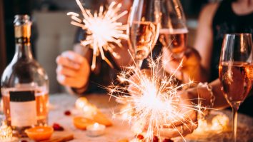 Vacanțele exotice de Revelion sunt o amintire. Cum se petrece Anul Nou acasă