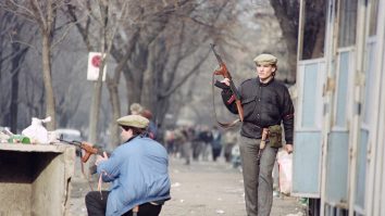 Teroarea din Revoluție prin ochii unui cadru medical: „Se trăgea din toate părțile. Nu realizam la momentul acela”