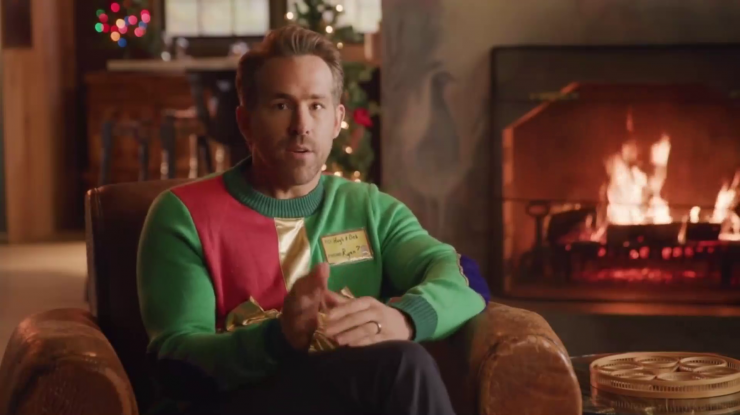 Cum îi ajută Ryan Reynolds de acasă pe copiii bolnavi, cu ajutorul puloverului său de Crăciun