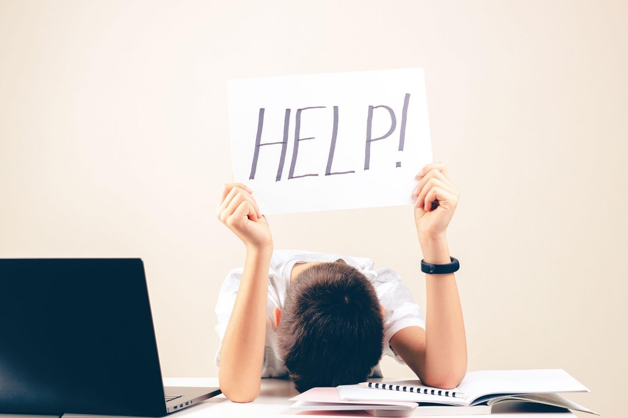 Copiii nu mai sunt motivați să învețe din cauza cursurilor online. Ce le recomandă OMS