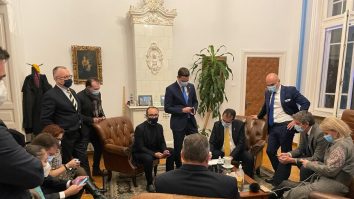 Fotografii din sediul PNL. Ionel Dancă: „Dragi liberali, păziți voturile românilor!”