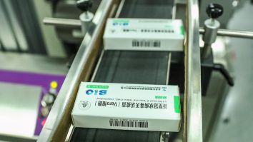 China aprobă vaccinul Sinopharm la fix un an de când lumea auzea pentru prima dată de boala misterioasă din Wuhan