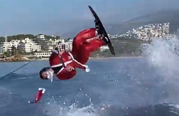 Un campion mediteranean la ski nautic a petrecut Crăciunul într-un mod inedit