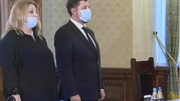 Diana Șoșoacă a purtat masca, sub nas, pentru a intra la Cotroceni. Primele declarații după consultările cu Iohannis: „Le-am încurcat treburile”