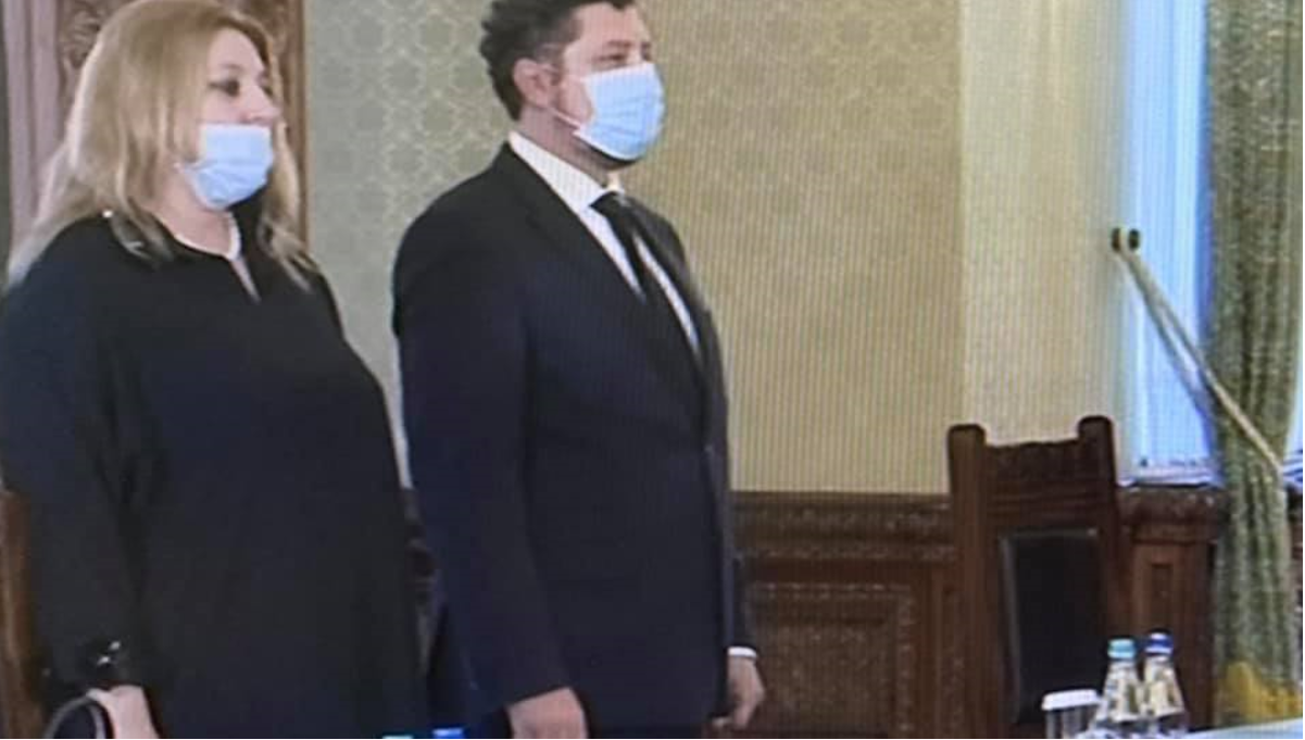 Diana Șoșoacă a purtat masca, sub nas, pentru a intra la Cotroceni. Primele declarații după consultările cu Iohannis: „Le-am încurcat treburile”
