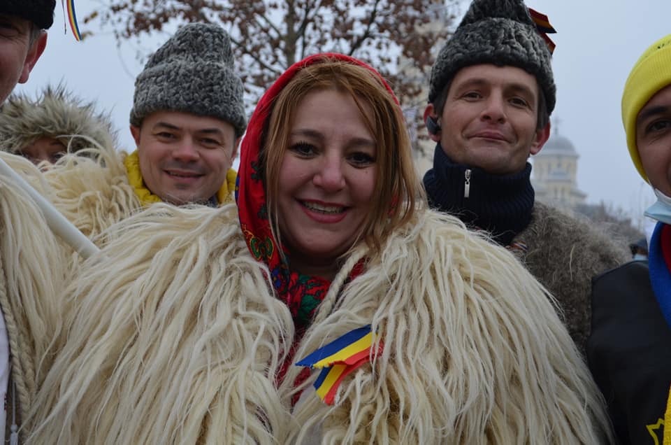Viitoarea senatoare AUR, Diana Șoșoacă, s-a lăudat pe Facebook că și-a dat masca jos la Cotroceni: „SPP a înlemnit”. VIDEO